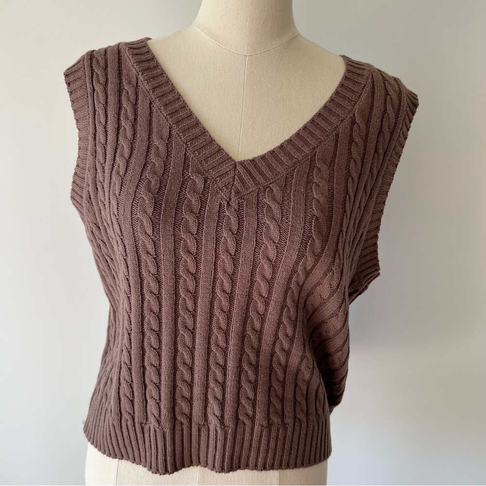 BP. Women’s Cable Knit Sleeveless Sweater Vest (Size M)